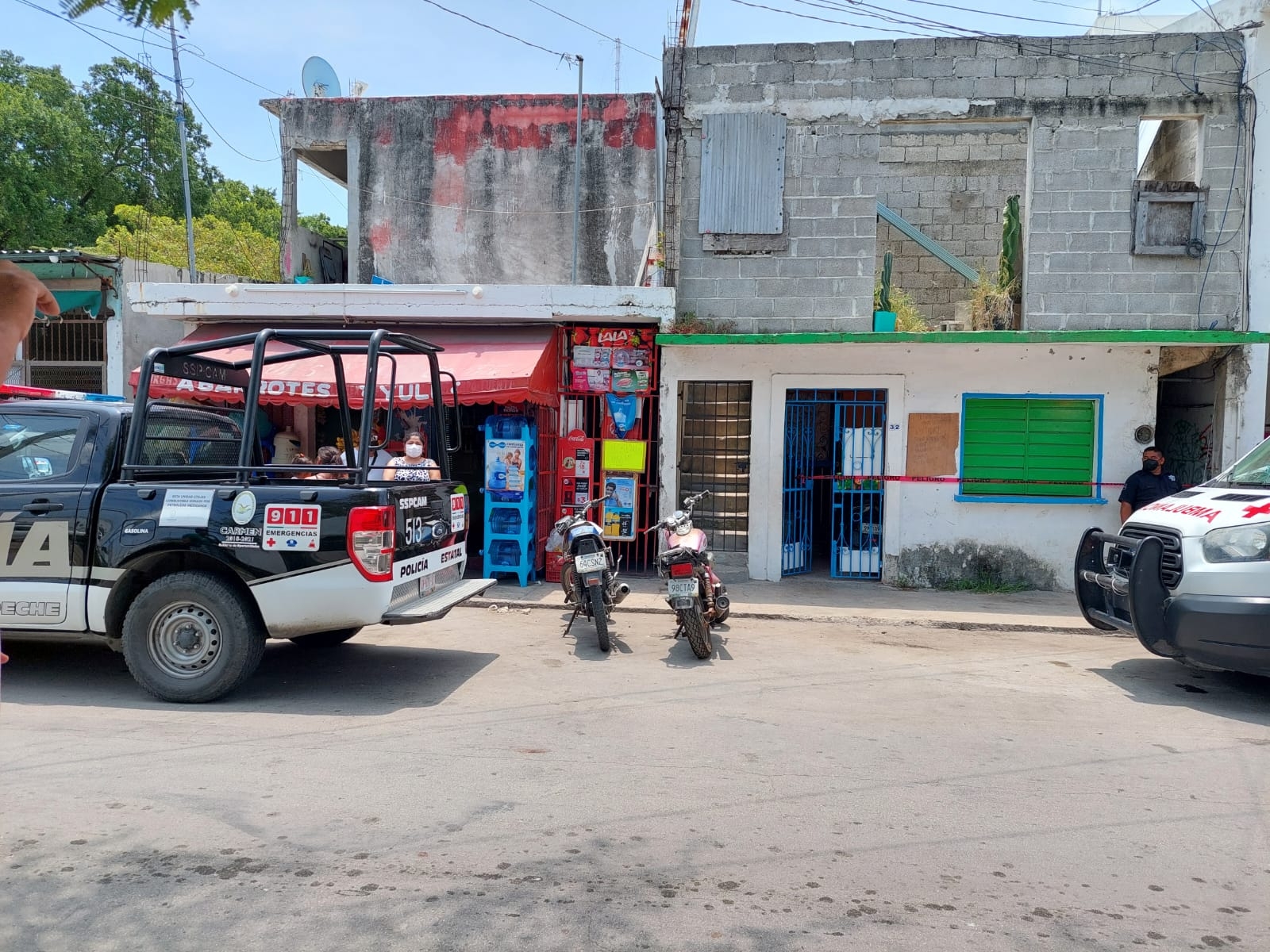El área quedó completamente acordonada por agentes de la Policía Municipal para evitar que curiosos ingresaran El área quedó completamente acordonada por agentes de la Policía Municipal para evitar que curiosos ingresaran