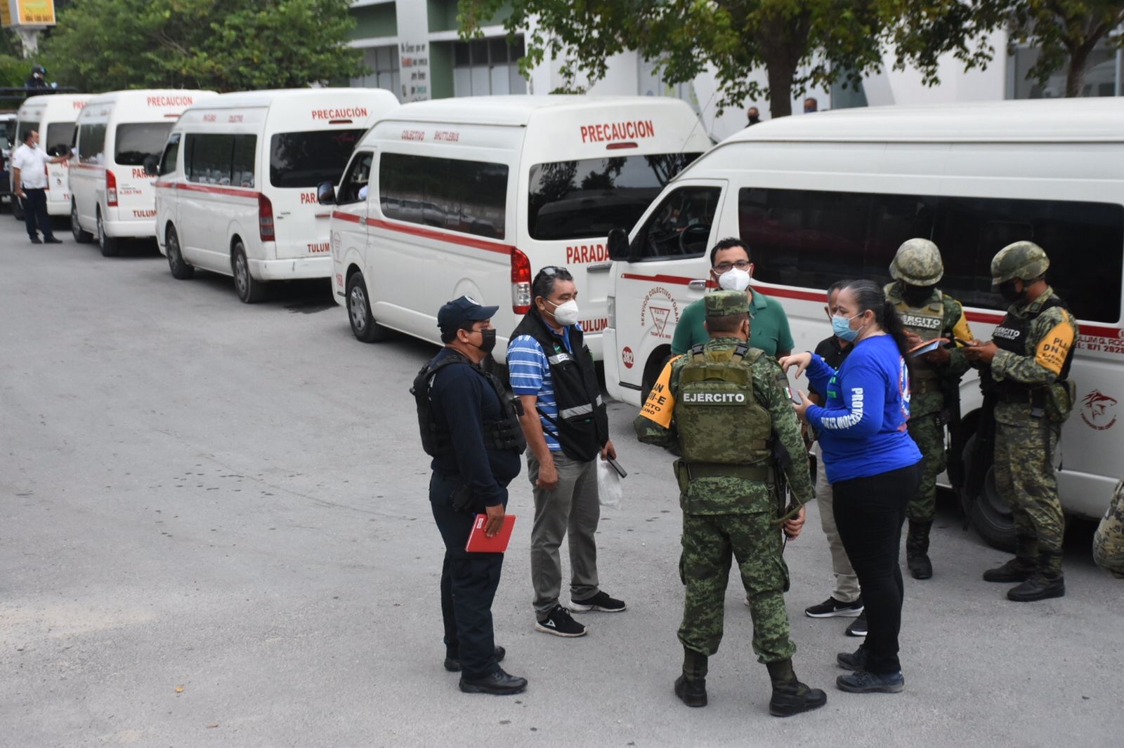 Los elementos del Ejército Nacional coordinaron la transportación de personas de Punta Allen a Tulum ante la llegada de 'Grace' Los elementos del Ejército Nacional coordinaron la transportación de personas de Punta Allen a Tulum ante la llegada de 'Grace'