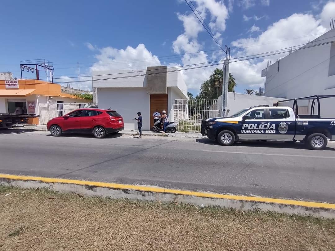 El automóvil robado fue asegurado por los elementos policiacos en Cozumel hasta que finalicen
