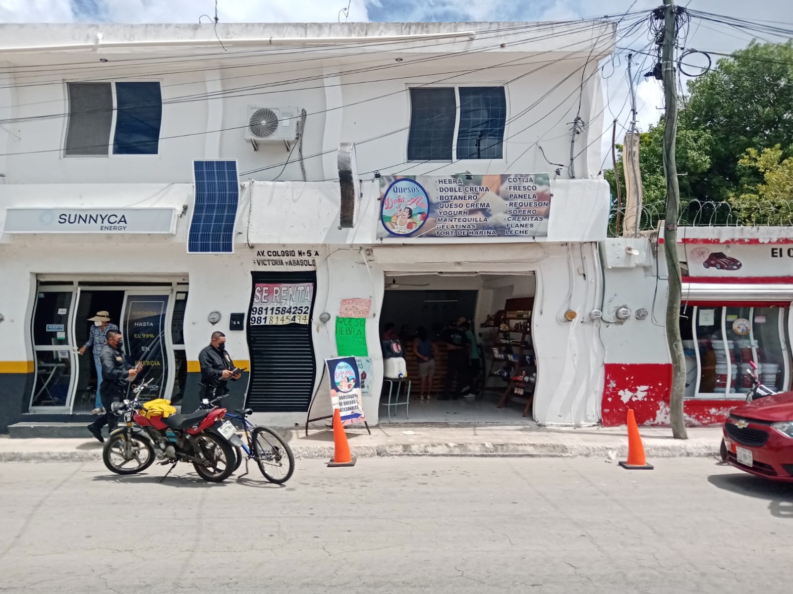 Hombre asalta una quesería con un arma blanca en Campeche