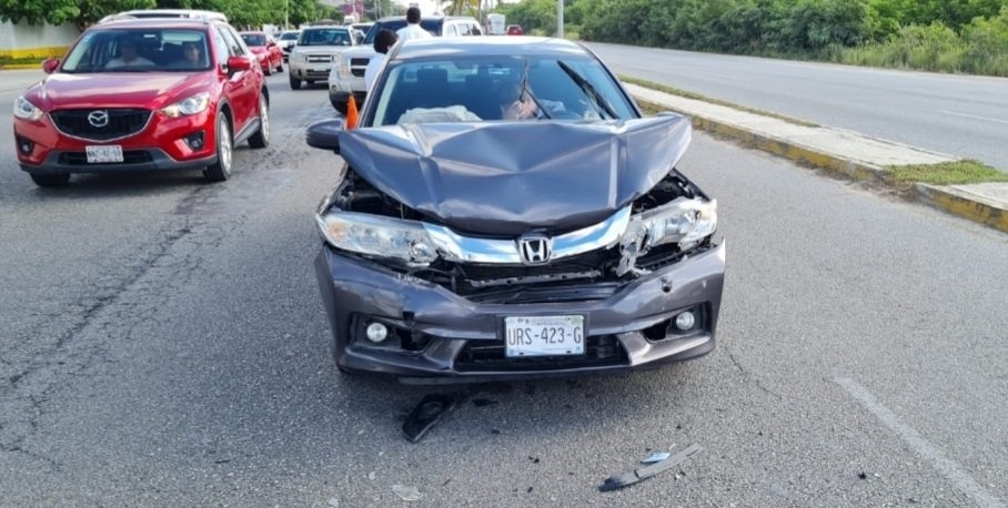 Reportan choque sobre el Boulevard Luis Donaldo Colosio en Cancún