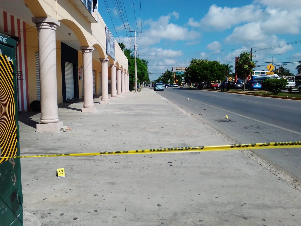 Las autoridades acordonaron la zona del ataque armando en Playa del Carmen para realizar las primeras investigaciones Las autoridades acordonaron la zona del ataque armando en Playa del Carmen para realizar las primeras investigaciones