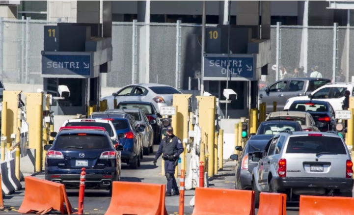 El Gobierno de Estados Unidos anunció la extensión al 21 de octubre las restricciones de viajes no esenciales en sus fronteras terrestres con México y Canadá El Gobierno de Estados Unidos anunció la extensión al 21 de octubre las restricciones de viajes no esenciales en sus fronteras terrestres con México y Canadá