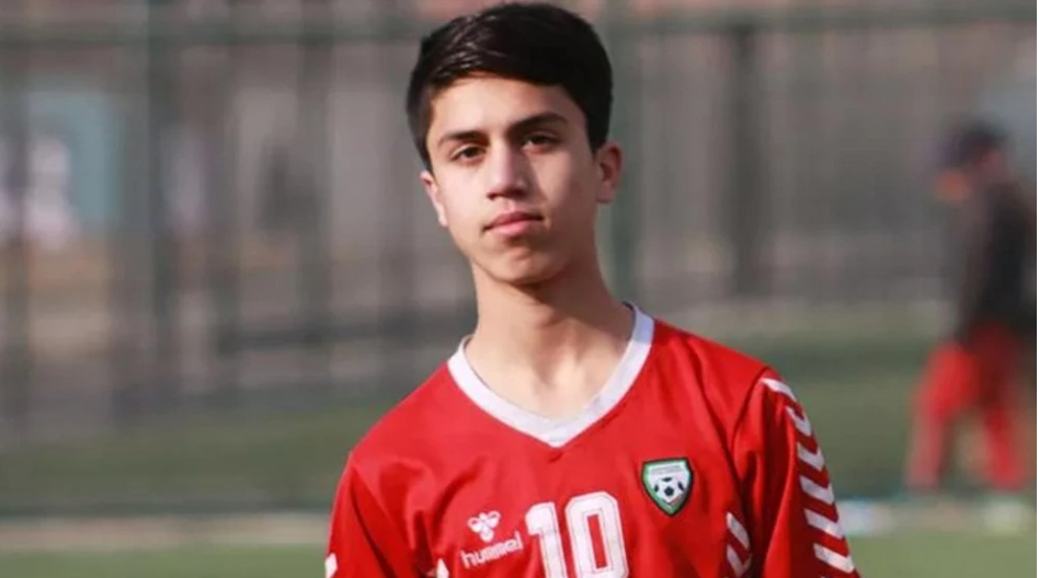 Zaki Anwari jugaba en las categorías inferiores de la selección de fútbol de Afganistán Zaki Anwari jugaba en las categorías inferiores de la selección de fútbol de Afganistán