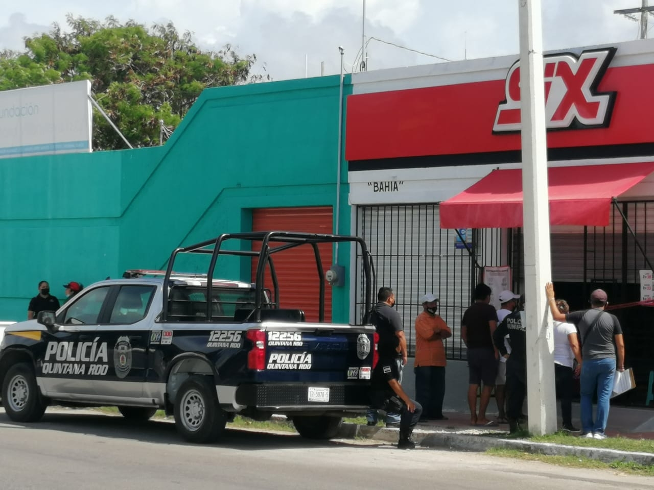 Los trabajadores se dieron cuenta al momento de que llegaron al sitio para iniciar sus actividades Los trabajadores se dieron cuenta al momento de que llegaron al sitio para iniciar sus actividades