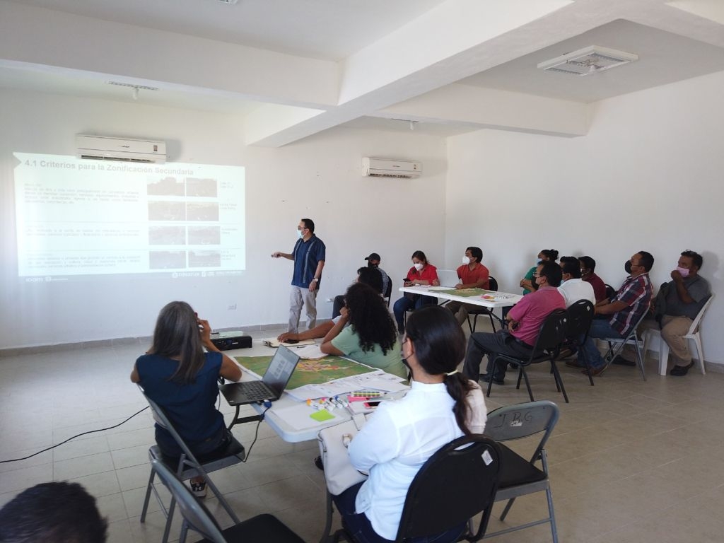 Personal de Fonatur presentó al Ayuntamiento de Escárcega un programa que incluye los efectos de la llegada del Tren Maya