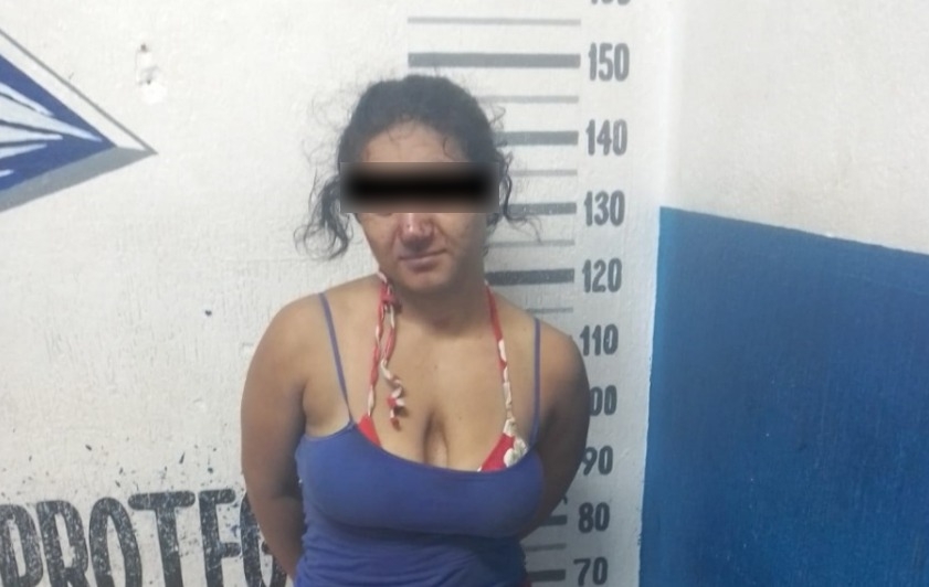 Policías detienen a mujer que acuchilló a su cuñada en Playa del Carmen