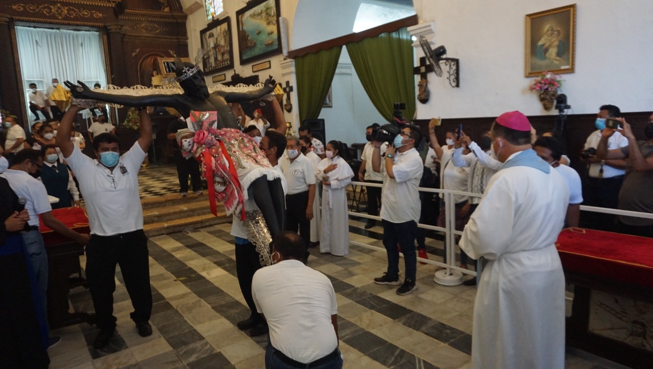 Bajan al Cristo Negro, Señor de San Román en Campeche: EN VIVO