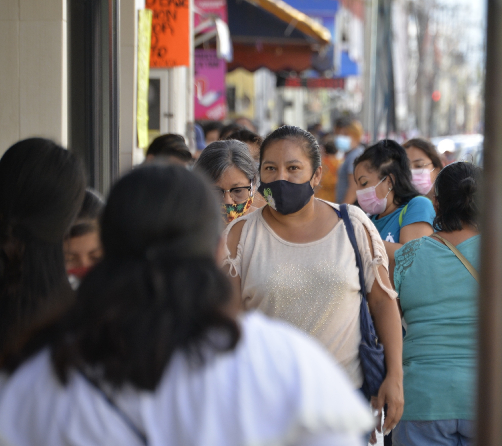 La población que se encuentra sin trabajar, que estaba disponible y estuvo buscando trabajo en el último mes fue de 2.5% de la PEA La población que se encuentra sin trabajar, que estaba disponible y estuvo buscando trabajo en el último mes fue de 2.5% de la PEA