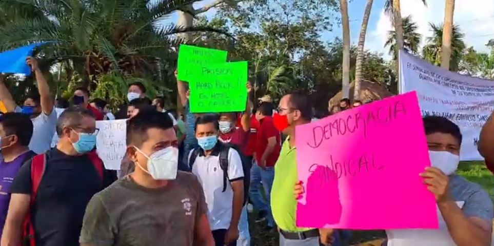 Trabajadores del Hard Rock Riviera Maya en Quintana Roo, exigen mejores prestaciones y sueldos Trabajadores del Hard Rock Riviera Maya en Quintana Roo, exigen mejores prestaciones y sueldos