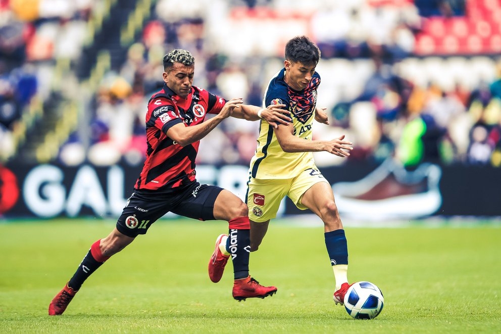 El club América aseguró el liderato general de la tabla después de derrotar a Xolos con un marcador de 2 - 0