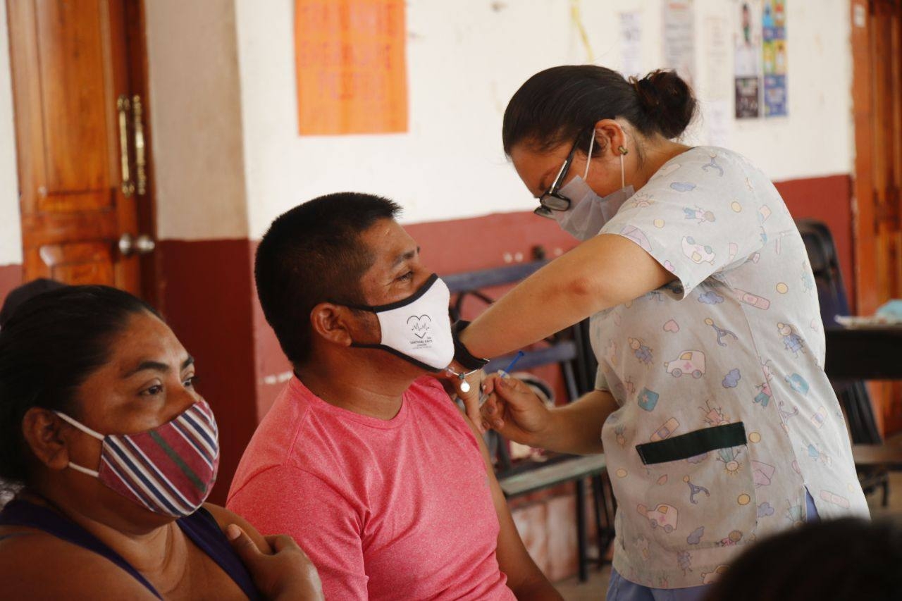 Hoy arrancó la aplicación de primera dosis a jóvenes yucatecos de 18-29 años de Kanasín y Tizimín Hoy arrancó la aplicación de primera dosis a jóvenes yucatecos de 18-29 años de Kanasín y Tizimín