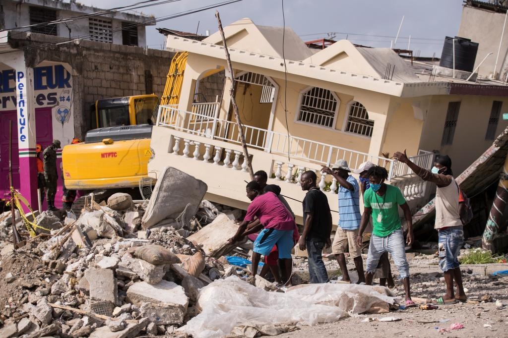Sube a 2 mil 207 el número de muertos en el terremoto de Haití
