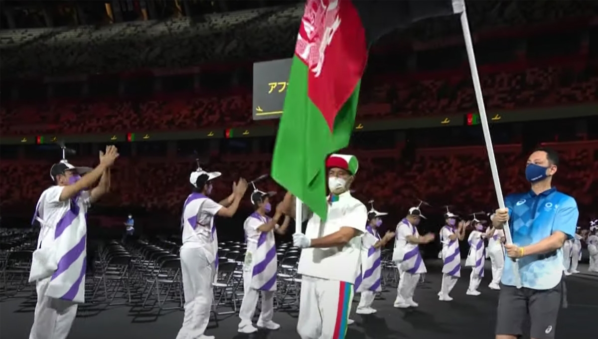 La bandera de Afganistán desfliló en solitario debido a que los dos paratetlas seleccionados para participar no pudieron viajar
