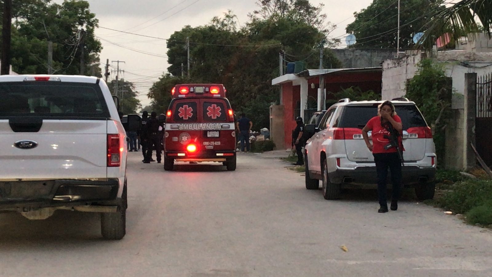 En los alrededores se realiza un operativo de búsqueda y localización de vehículos
