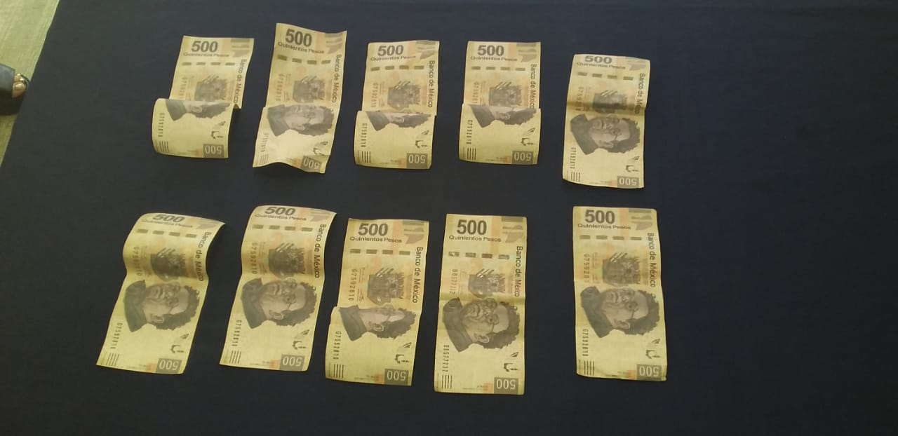 Los detenidos tenían en su poder al menos 10 billetes más de 500 pesos