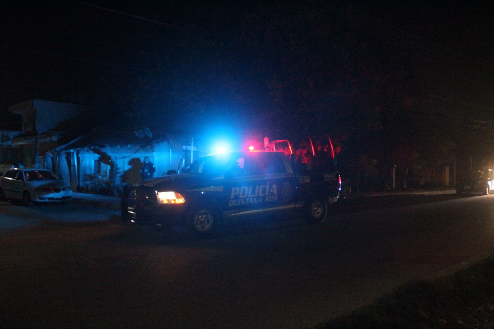 Al lugar acudieron elementos de la Policía Quintana Roo y de la FGE Quintana Roo Al lugar acudieron elementos de la Policía Quintana Roo y de la FGE Quintana Roo