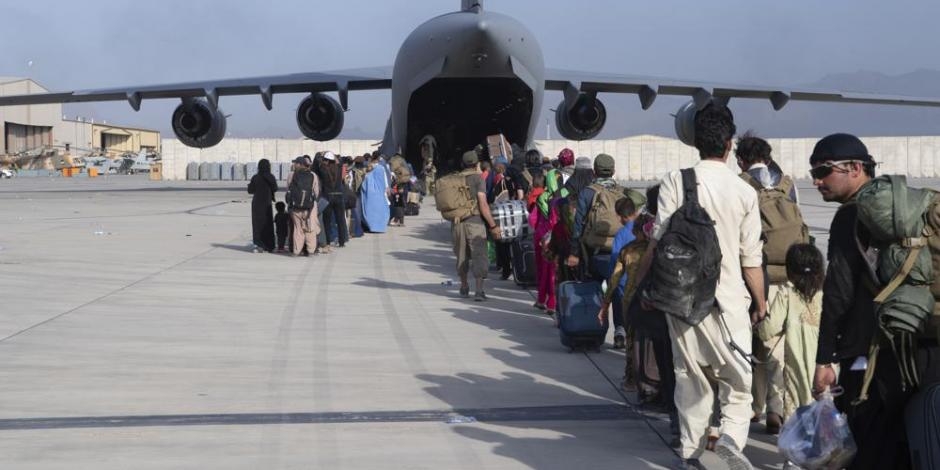 Explosión en el Aeropuerto internacional Hamid Karzai de Kabul, Afganistán dejó varios heridos