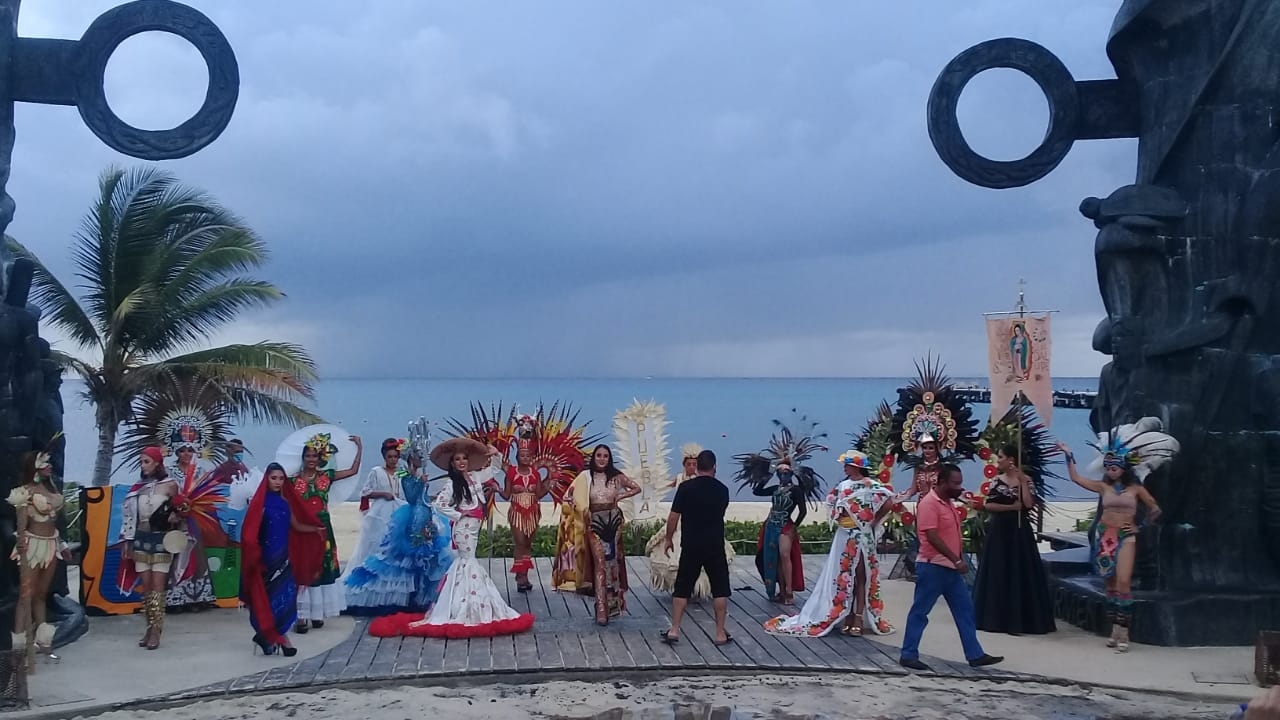 Con plumas, hojas de maíz, pintura y demás textiles este evento busca difundir las bellezas naturales de Quintana Roo