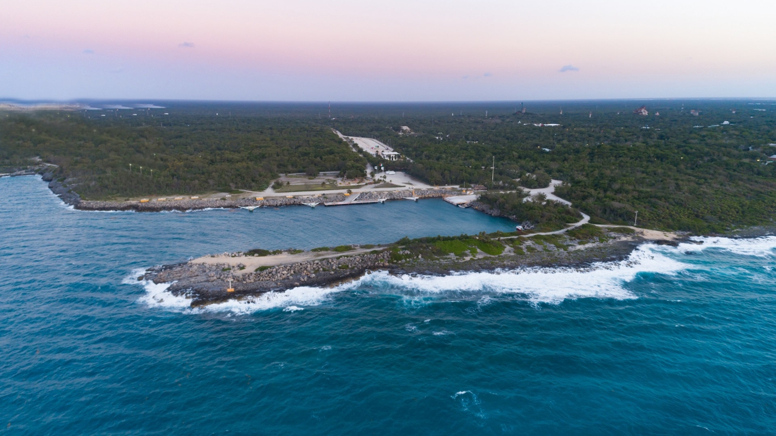 AMLO indicó que el Puerto de Calica en Playa del Carmen tiene el calado suficiente para recibir cruceros