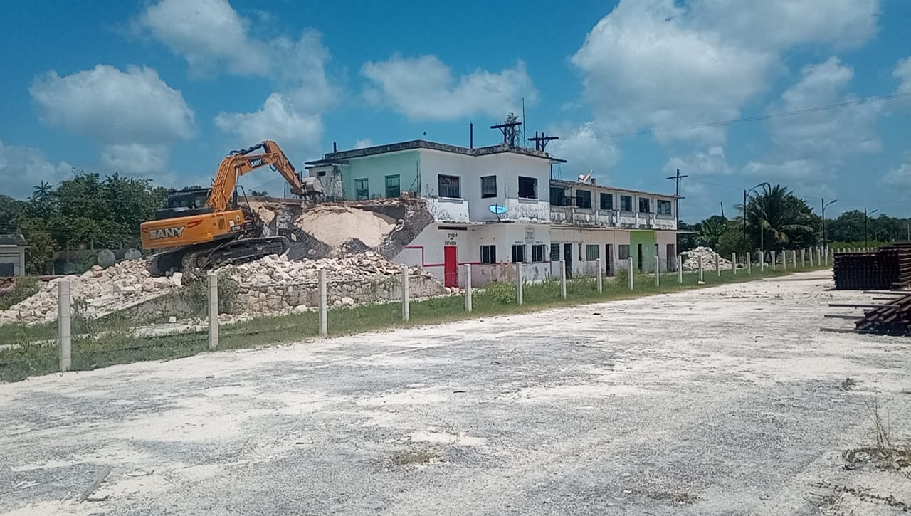 La empresa ferrocarrilera contaba con una serie de maquinarias para la construcción de las vías como para perforar pozos La empresa ferrocarrilera contaba con una serie de maquinarias para la construcción de las vías como para perforar pozos