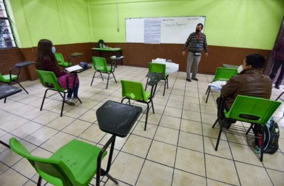 Con la estrategia estatal de "Regreso Seguro a Clases" se contempla mayor distanciamiento en las escuelas Con la estrategia estatal de "Regreso Seguro a Clases" se contempla mayor distanciamiento en las escuelas