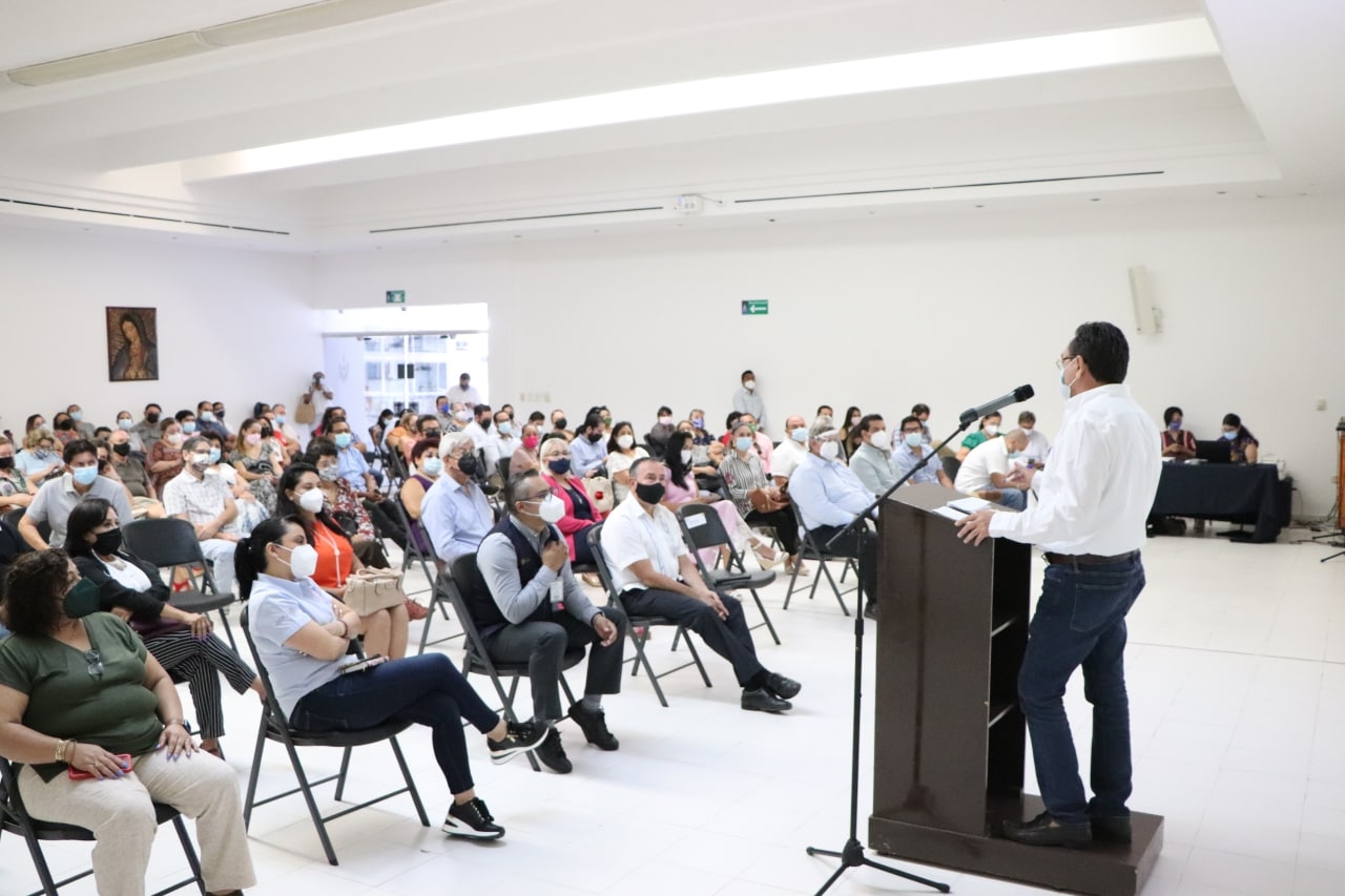 Al finalizar, los especialistas presentes respondieron las preguntas e inquietudes de los directivos y maestros