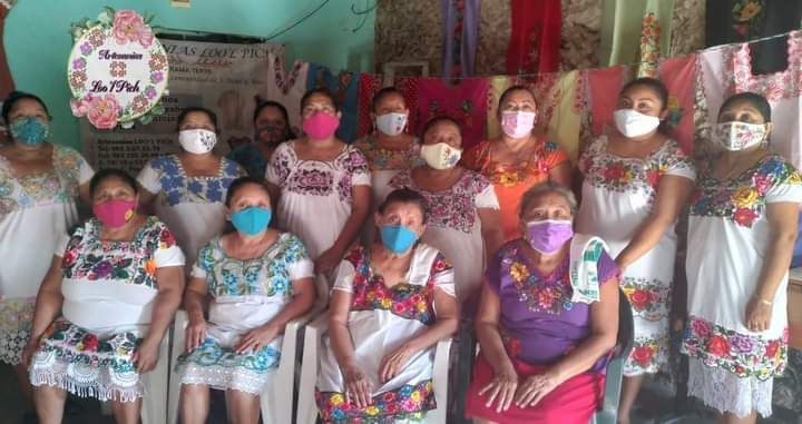 Diana Coh y Amanda Tah expertas en confección y bordado participaran en el Complejo Cultural Los Pinos Diana Coh y Amanda Tah expertas en confección y bordado participaran en el Complejo Cultural Los Pinos