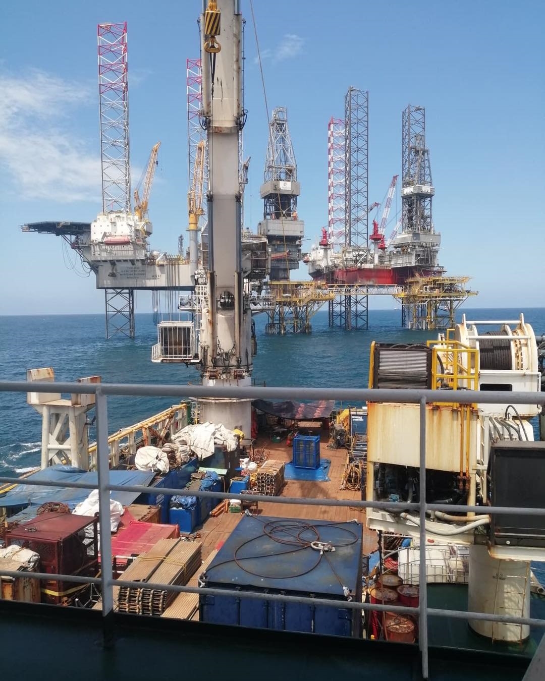Las compañías que prestan el servicio a Petróleos Mexicanos (PEMEX) contratan a personal sin experiencia