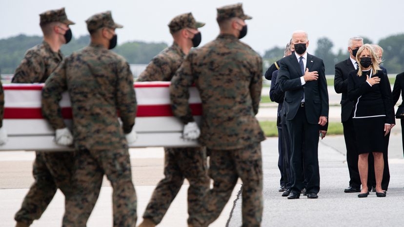 Es la primera vez que Biden recibe como presidente a soldados muertos en Afganistán Es la primera vez que Biden recibe como presidente a soldados muertos en Afganistán