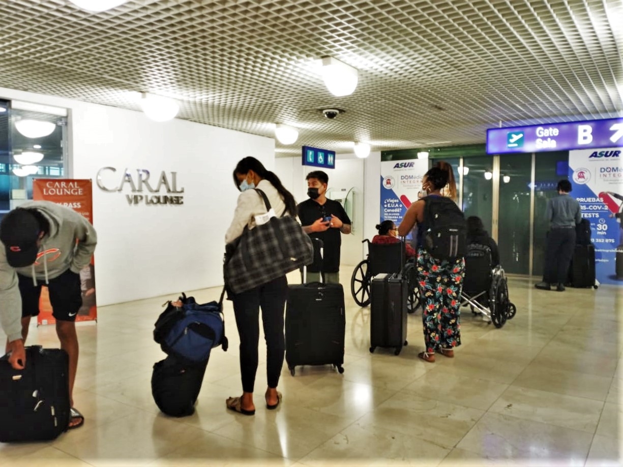 Algunas personas intentaron acudir al módulo de pruebas que se encuentra en el aeropuerto Algunas personas intentaron acudir al módulo de pruebas que se encuentra en el aeropuerto