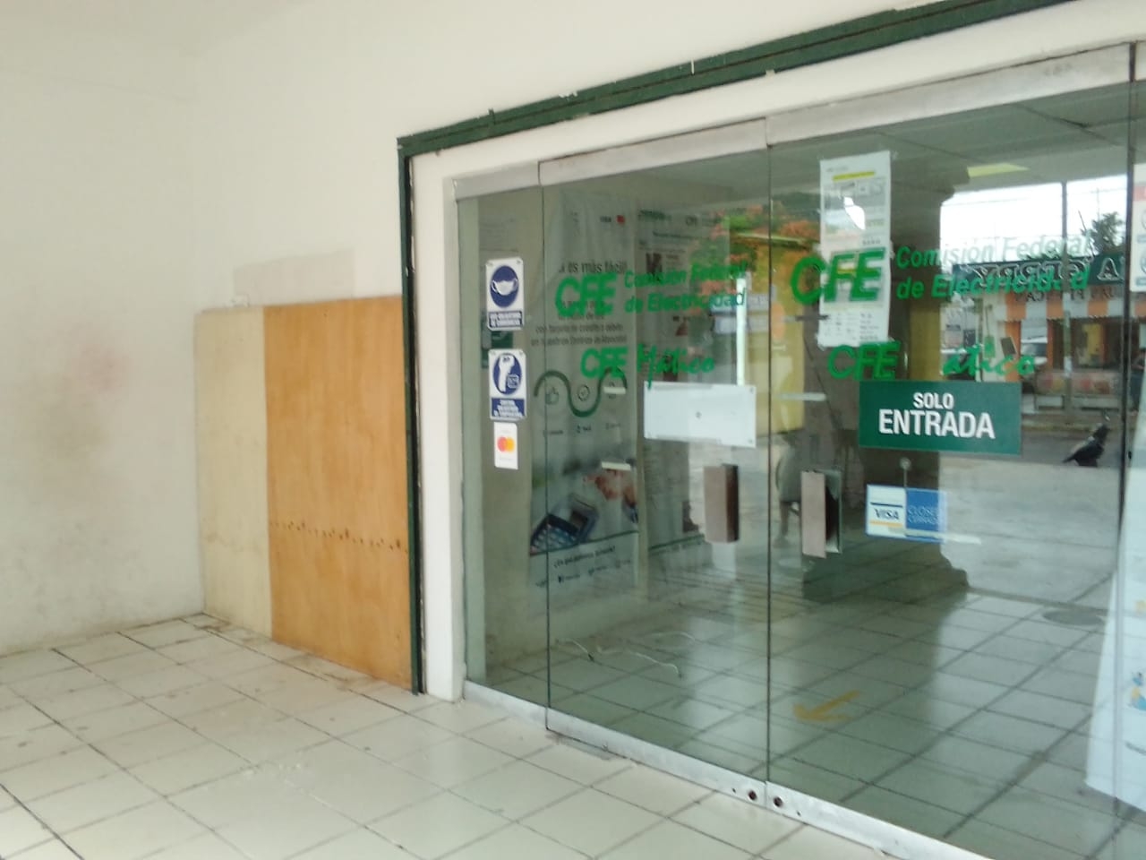 La CFE no informó cuánto tiempo estará cerrada la sucursal de Gonzalo Guerrero debido a la remodelación sus oficinas