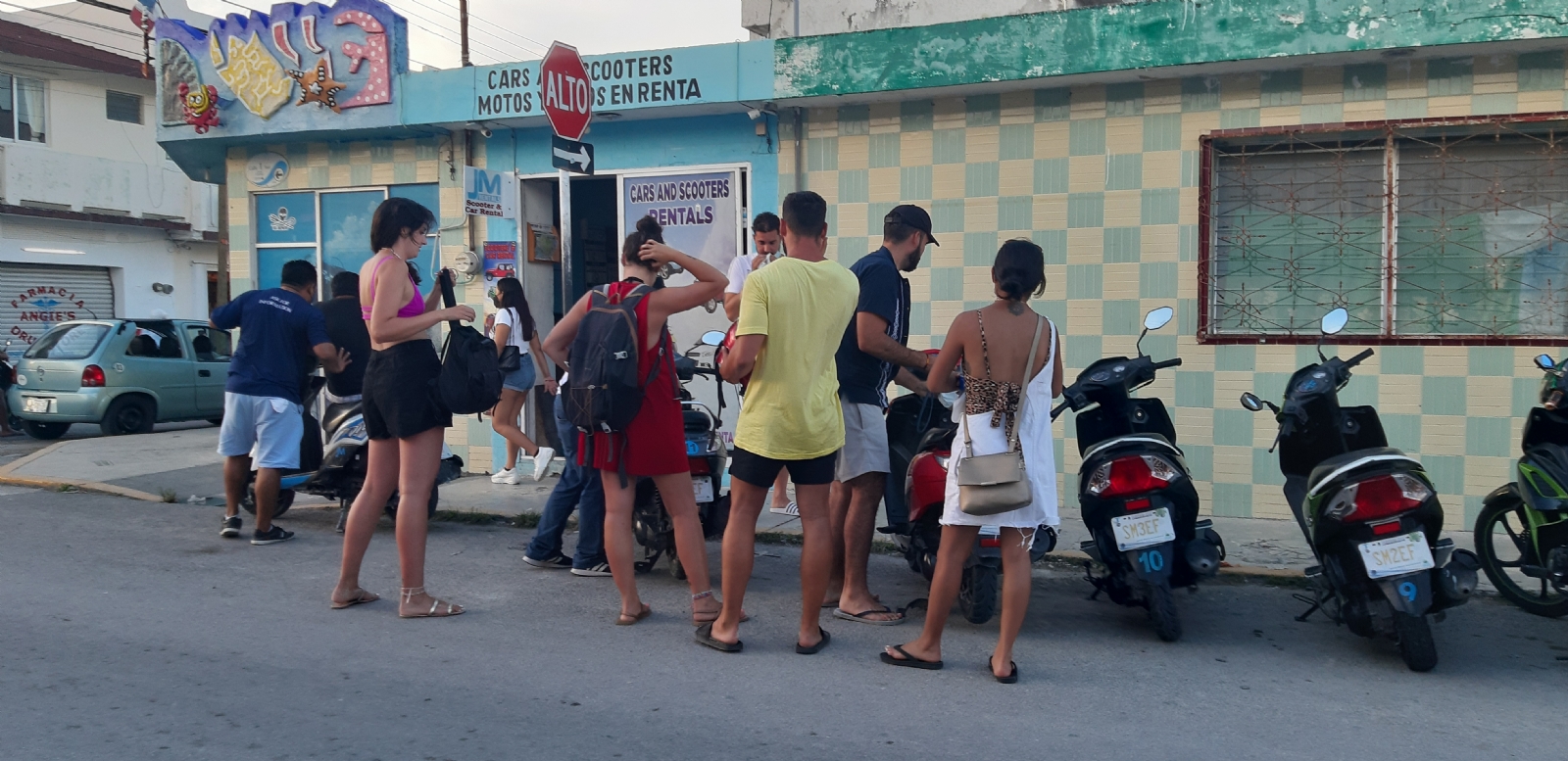 La principal queja de visitantes es por cobros excesivos o paquetes que resultan falsos