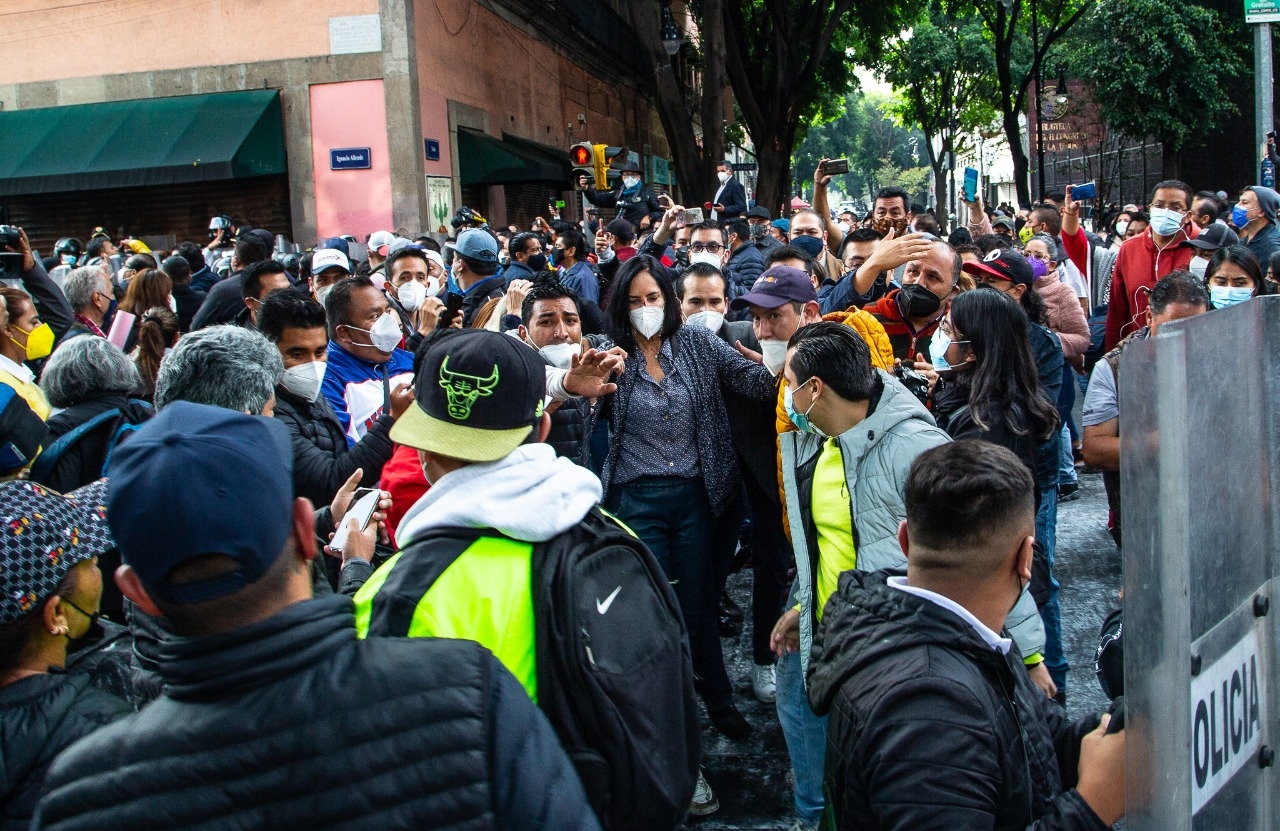 Alcaldes electos denuncian agresiones por parte de la policía capitalina; Lía Limón con herida en el rostro
