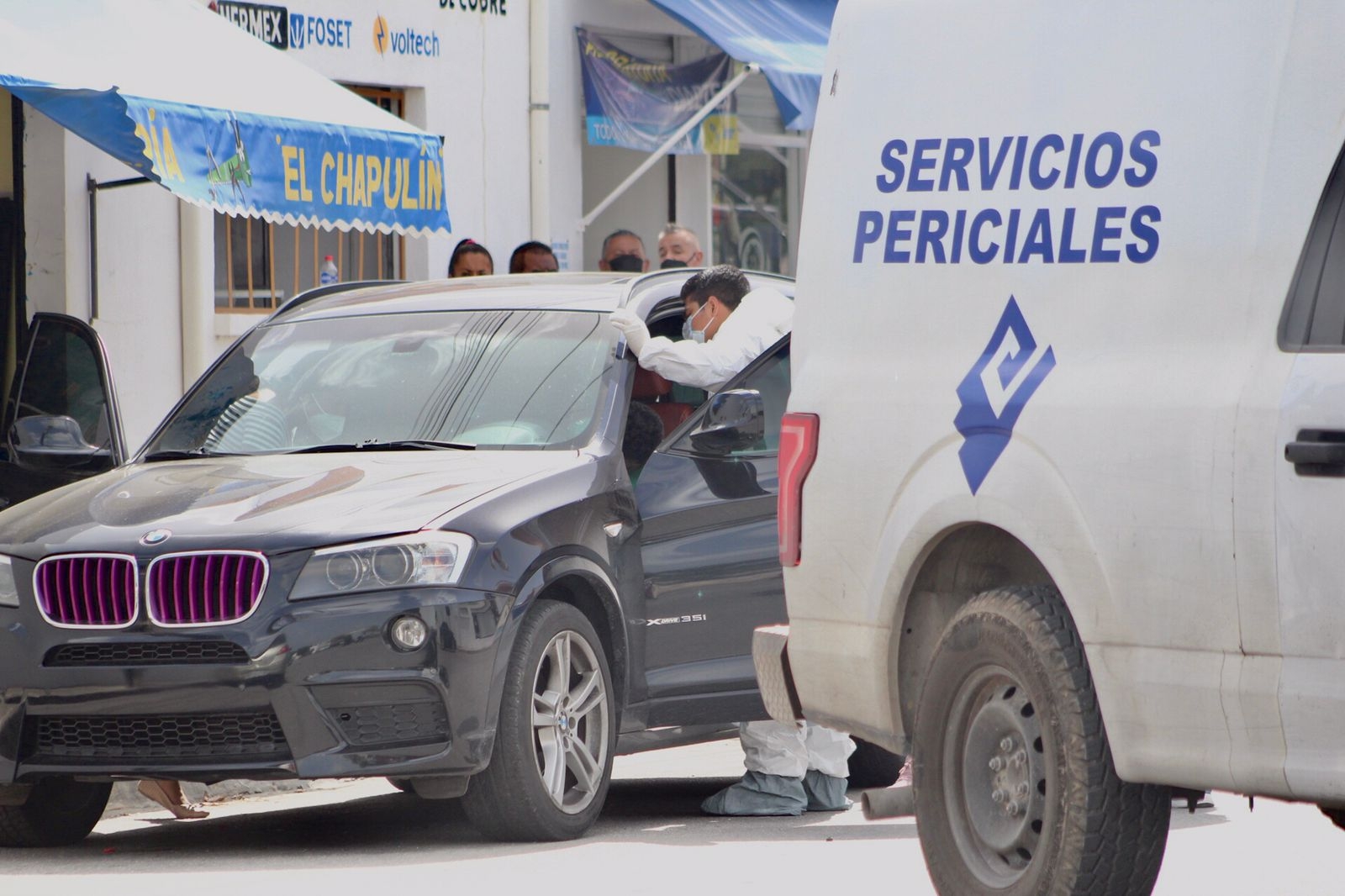 Hallan a hombre muerto adentro de una camioneta en la Supermanzana 526 de Cancún