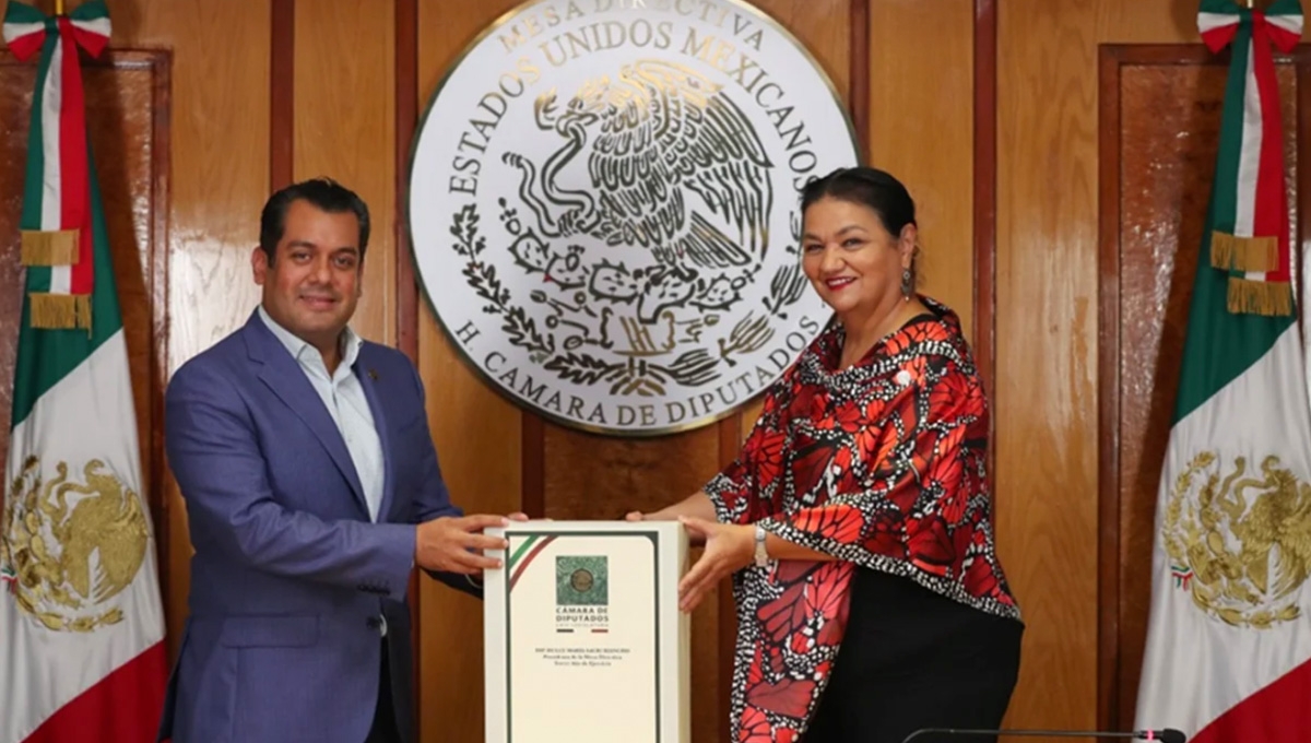 El presidente de la Mesa Directiva de la Cámara de Diputados recibió las oficinas y documentos de trabajo de su antecesora