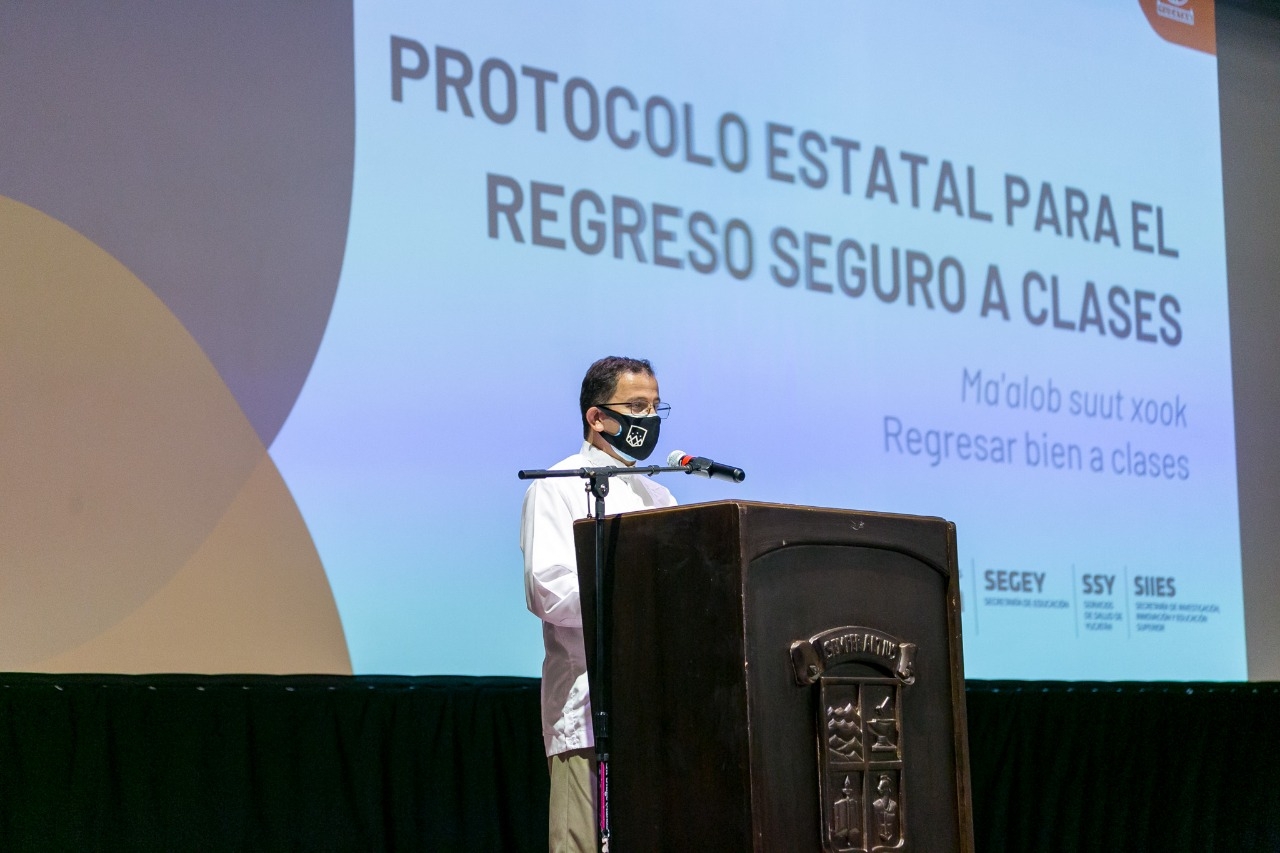 Durante la conferencia, Liborio Vidal Aguilar presentó los lineamientos del Protocolo de Regreso Seguro a Clases