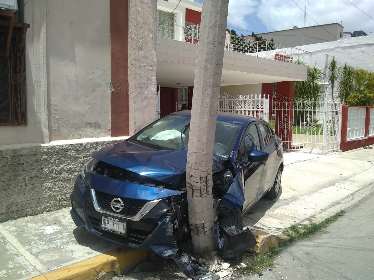 El conductor no logró estabilizar el carro cuando recuperó la conciencia El conductor no logró estabilizar el carro cuando recuperó la conciencia