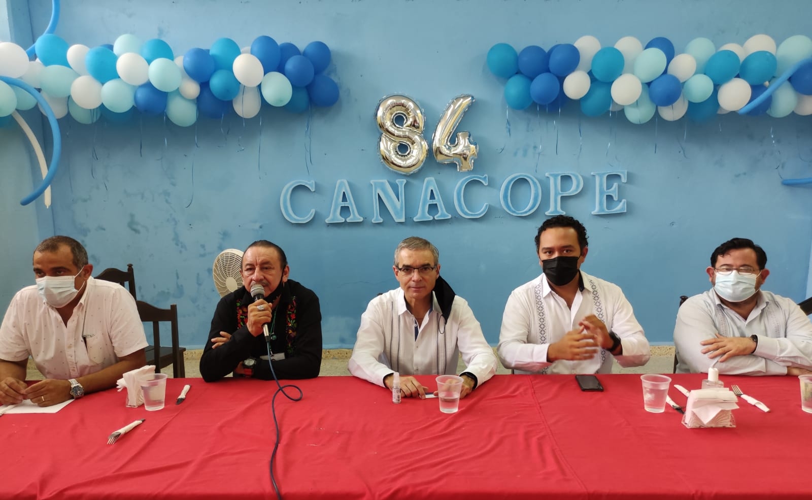 Entre sus propuestas se encuentran vales de despensa y seguros con beneficios Entre sus propuestas se encuentran vales de despensa y seguros con beneficios