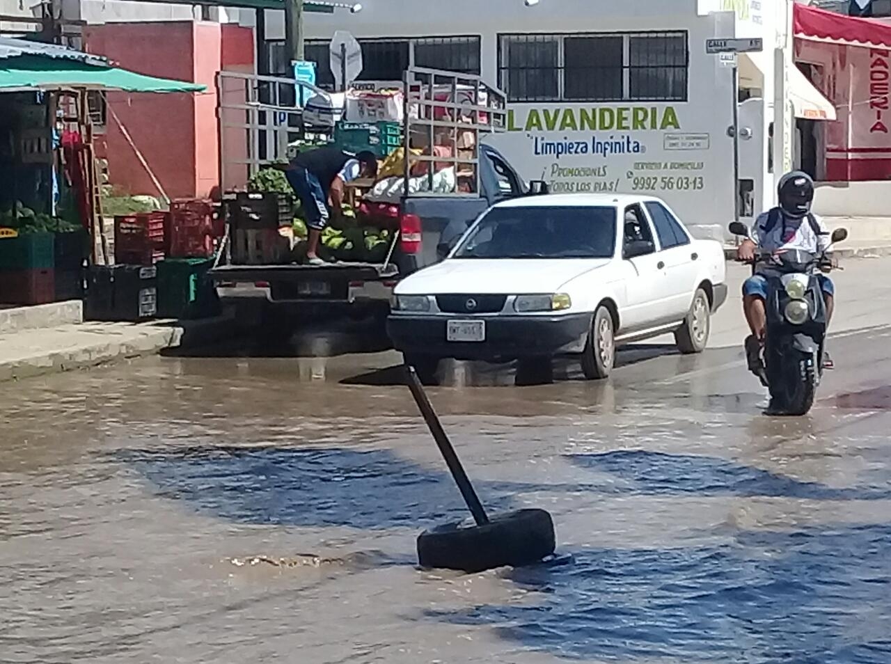 Pobladores se las han ingeniado para marcar los baches para evitar accidentes