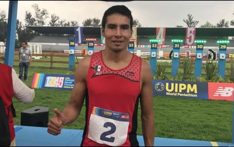 El jalisciense Álvaro Sandoval Aguilar se enfrenta en la segunda faceta del Pentatlón Masculino en el deporte de natación El jalisciense Álvaro Sandoval Aguilar se enfrenta en la segunda faceta del Pentatlón Masculino en el deporte de natación