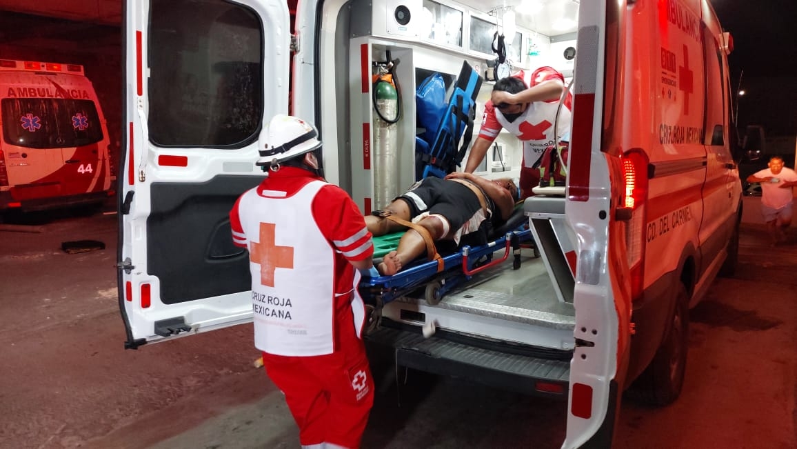La mujer fue trasladada al hospital para ser atendida, pero se reporta grave La mujer fue trasladada al hospital para ser atendida, pero se reporta grave