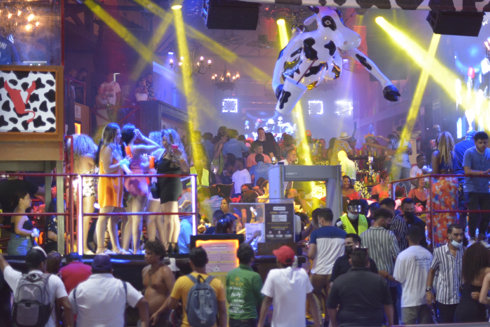 Aunque Quintana Roo se encuentra en Semáforo Amarillo, tienen permitido trabajar hasta las 12:00 am