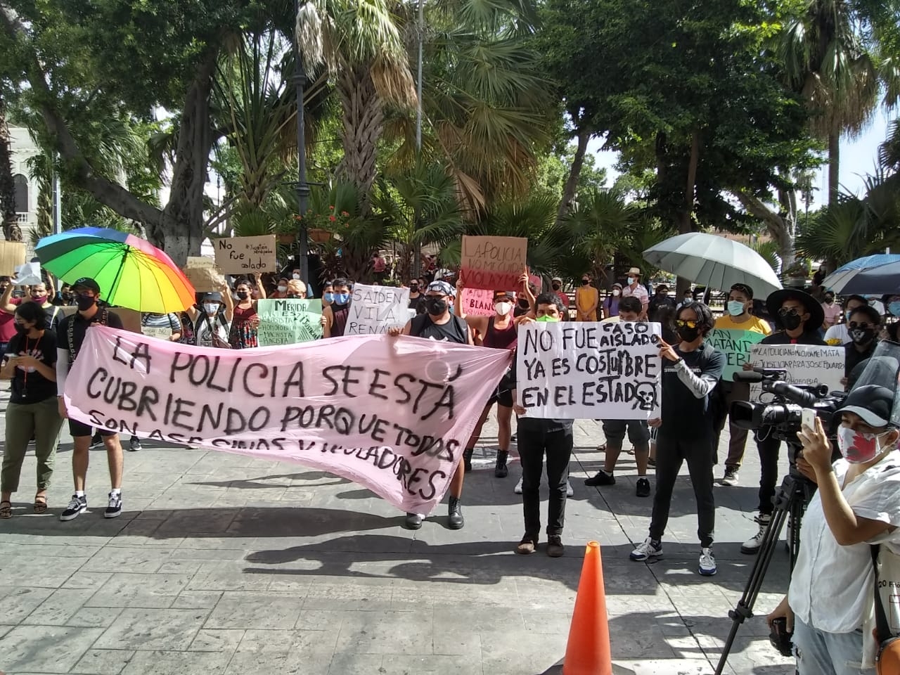 Los asistentes se manifestaron contra la represión policiaca
