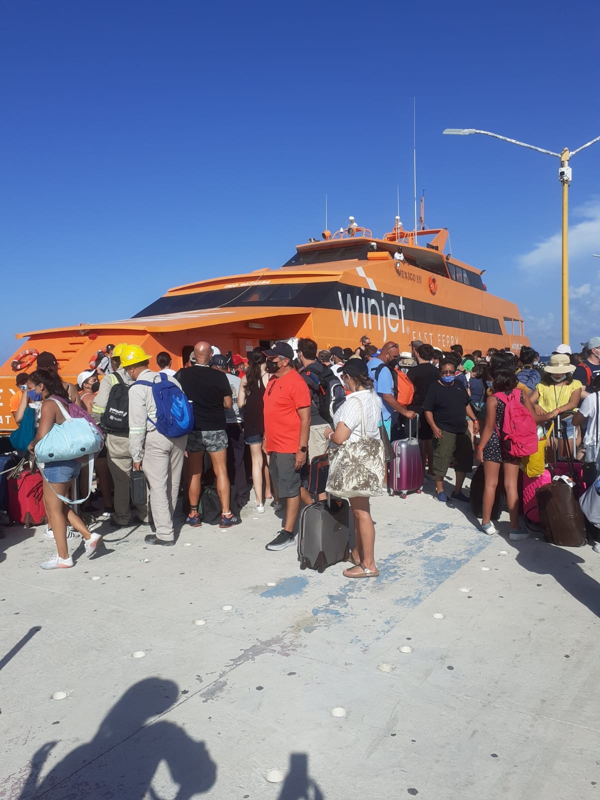 Las navieras continúan saturando las embarcaciones pese al Semáforo Naranja