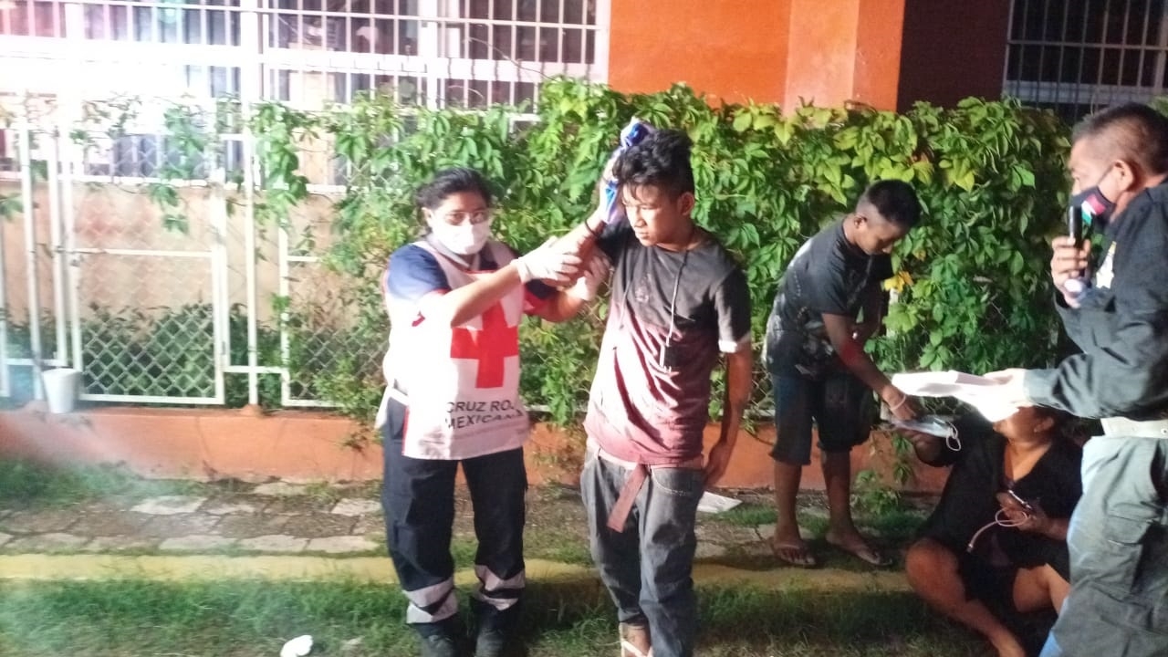 La mamá del menor de 15 años solicitaba la atención inmediata al observar la lesión en la cabeza La mamá del menor de 15 años solicitaba la atención inmediata al observar la lesión en la cabeza