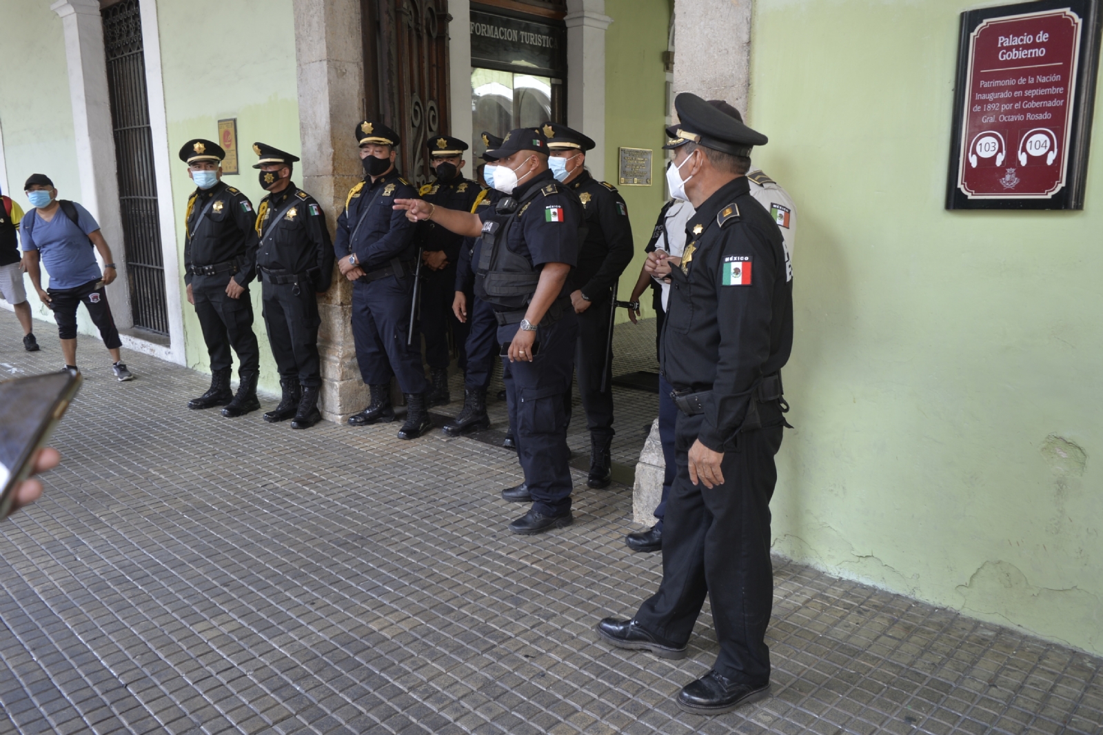 El homicidio calificado se castiga con 40 años de cárcel, pero cuando el ilícito es cometido por un policía la pena aumenta el 50% El homicidio calificado se castiga con 40 años de cárcel, pero cuando el ilícito es cometido por un policía la pena aumenta el 50%