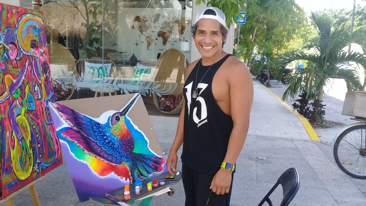 La figura del colibrí está hecha de 7,138 colillas de cigarro La figura del colibrí está hecha de 7,138 colillas de cigarro