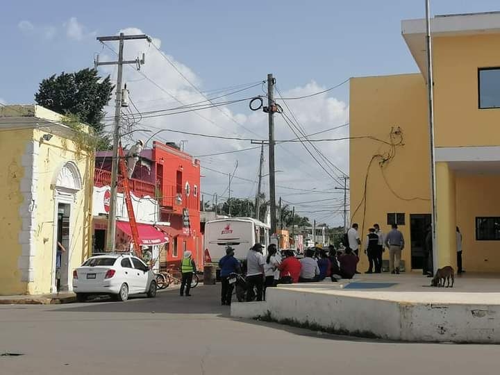Debido a un acuerdo con el alcalde electo, el municipio recuperó su conexión eléctrica sin mayores problemas Debido a un acuerdo con el alcalde electo, el municipio recuperó su conexión eléctrica sin mayores problemas