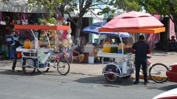 Señalan que los comerciantes que venden sobre la calle 22 salieron del mercadito al aire libre, porque no venden, además que las condiciones de ese espacio impiden que la gente les visite Señalan que los comerciantes que venden sobre la calle 22 salieron del mercadito al aire libre, porque no venden, además que las condiciones de ese espacio impiden que la gente les visite